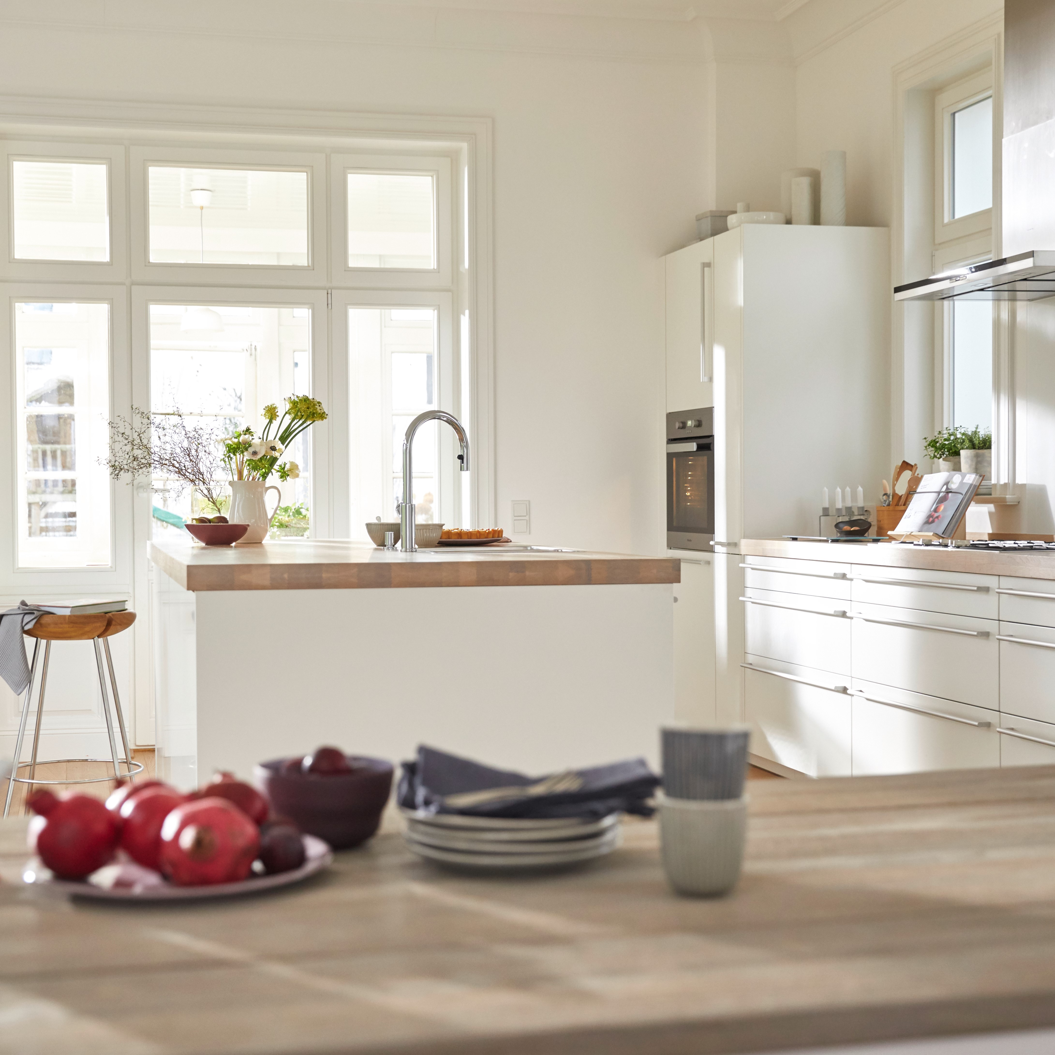 a white kitchen with an kitchen island