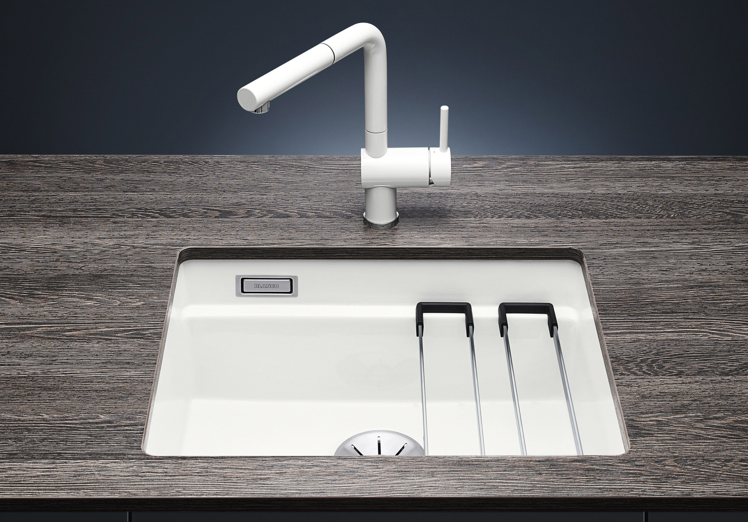 Single-bowl sinks are all the rage: two attractive versions also now come in ceramic PuraPlus