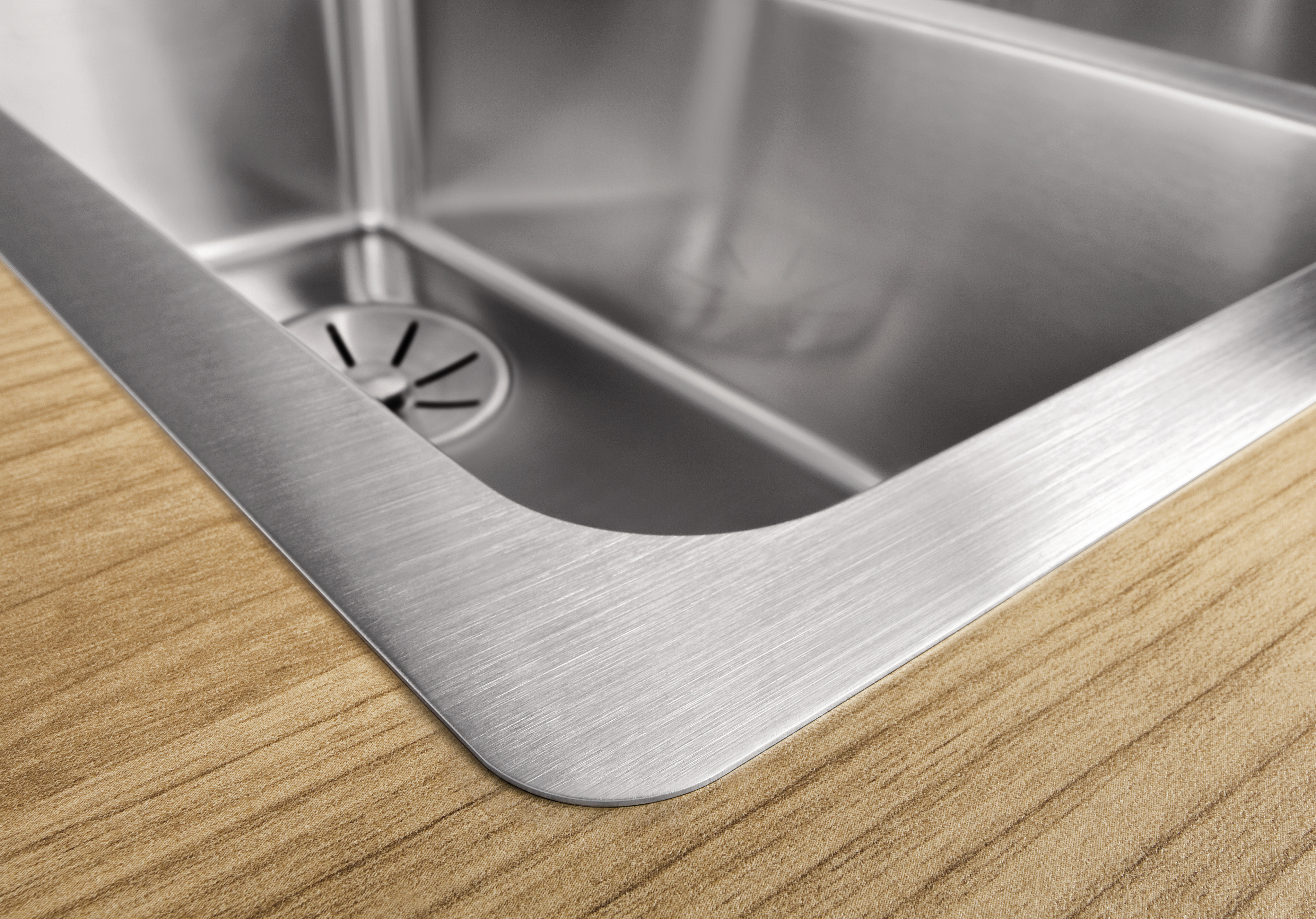 Inset sinks with a very flat rim allow almost seamless integration into the worktop