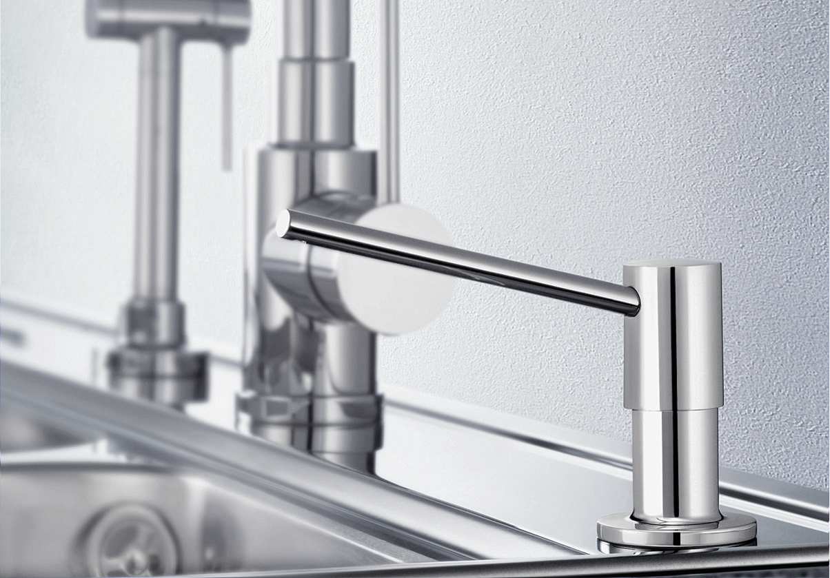 The soap dispenser can be integrated directly into the tap ledge during installation.